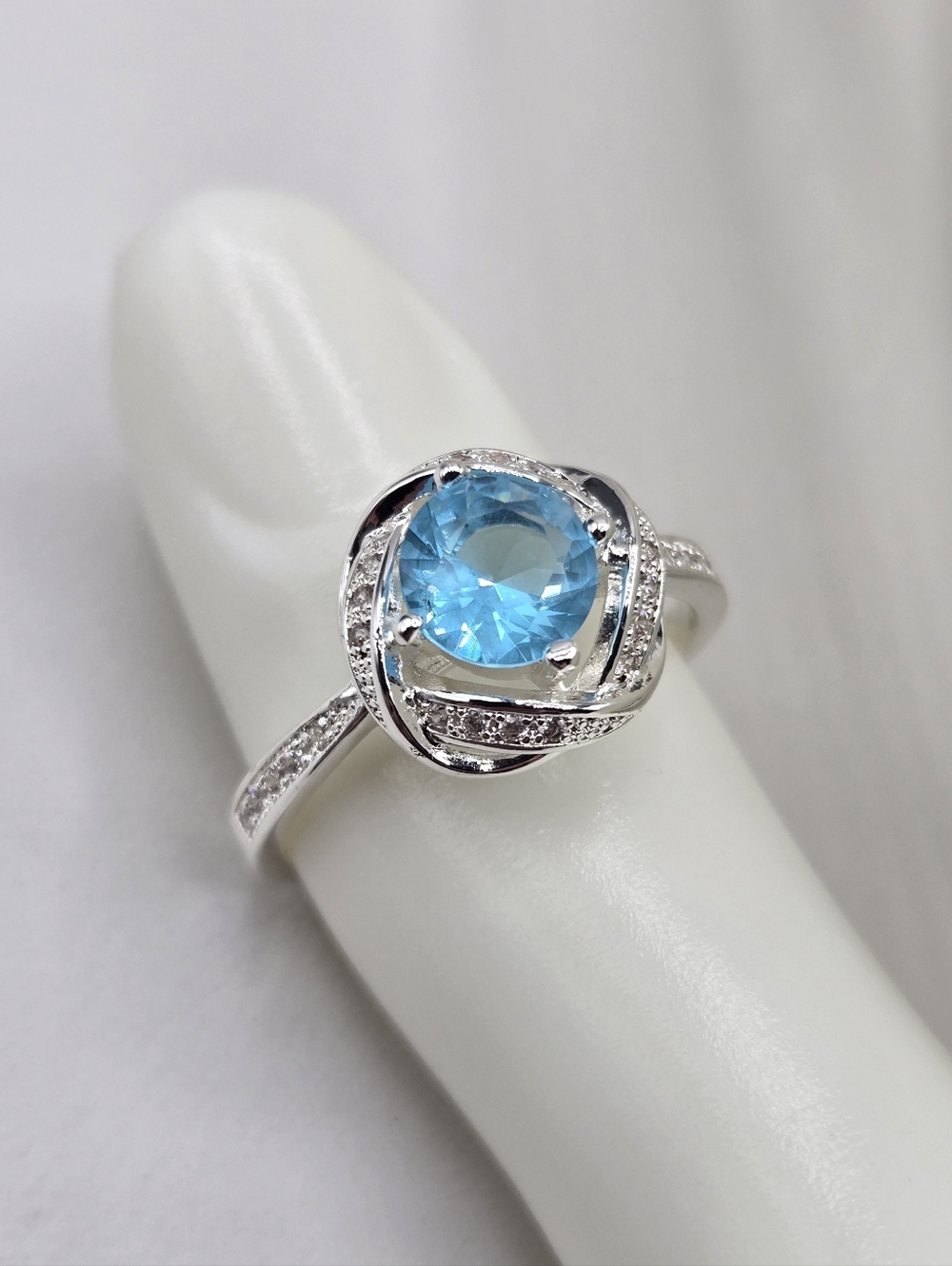 Swarovski Crystal Elements Silver Statement Ring Aquamarine Blue Size 9 Halo